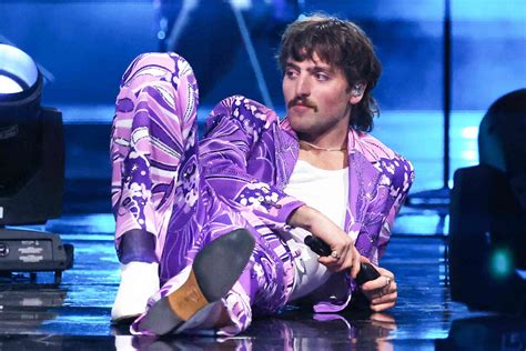 Benson Boone Rocks Bold Purple Patterned Suit for His 'Mystical Magical ...