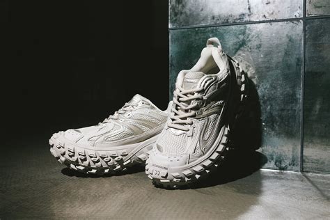 BALENCIAGA DEFENDER