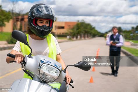 Motorcycle Driving Lessons 的图像结果