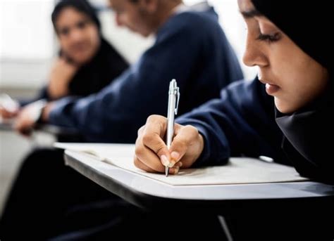 School buildings shortage in Afghanistan; students make do with tents