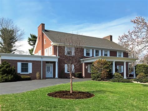 Huff & Lakjer Funeral Home Inc - 701 Derstine Ave, Lansdale, PA 19446