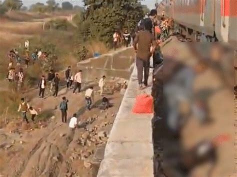 2,282 deaths in Mumbai local trains in 2024 | Bhaskar English