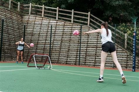 Netball Catching 的图像结果