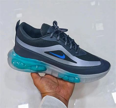 Sports Shoes 的图像结果