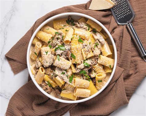 Creamy Steak Pasta with Button Mushrooms Recipe | SideChef