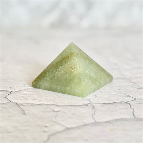 Green Aventurine Pyramid – Growth & Fresh Energy – The Lilith store