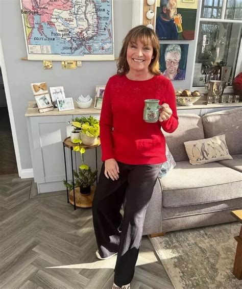 Pictures inside Lorraine Kelly's gorgeous £2 million family home as she ...