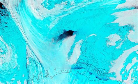 Massive Hole the Size of Switzerland Opens in Antarctica