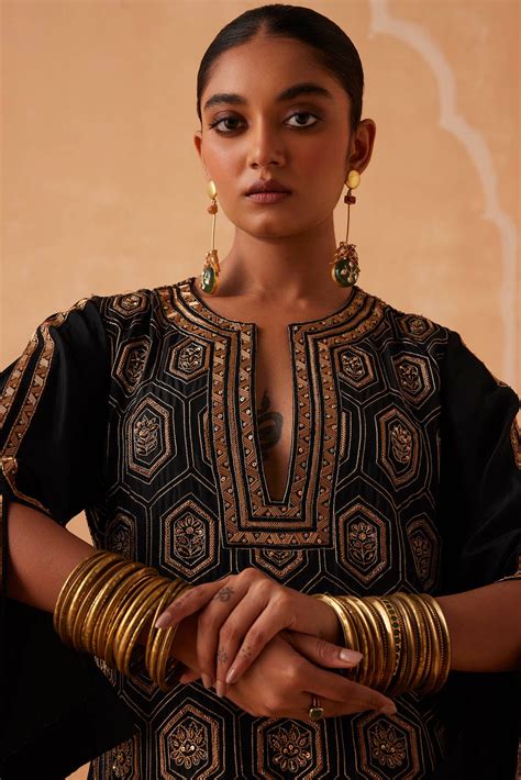 RANI – Sureena Chowdhri