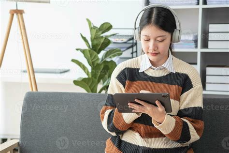 Asian girl students study online, stay at home, teacher, video call ...