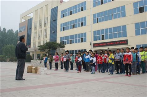 中国残疾人福利基金会“我送盲童一本书”发放仪式在我校举办 - 励志,勤奋,健康,感恩-菏泽市特殊教育中心