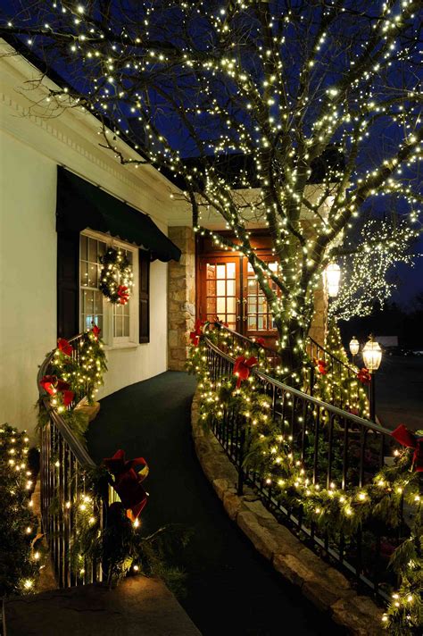 10 Festive Fence Christmas Light Ideas to Brighten Up Your Holidays!