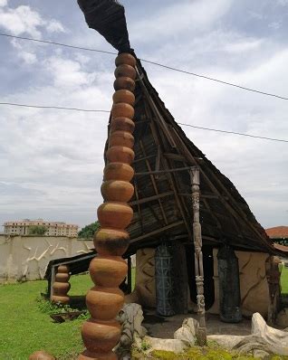 Village Square: Discussion forum, Chat room, learning lab for travelers