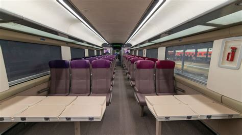 Vande Bharat Local Train 的图像结果