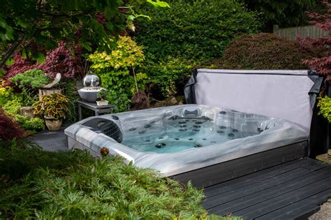 6 Person Hot Tubs for Sale - The Grizzly Bear Hot Tub Company