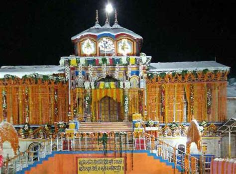 Badrinath Yatra 2020: कपाट खुलने पर तिलों के तेल से होता है भगवान बदरी ...
