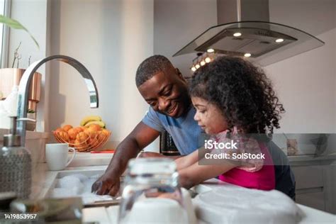 Help Out 的图像结果