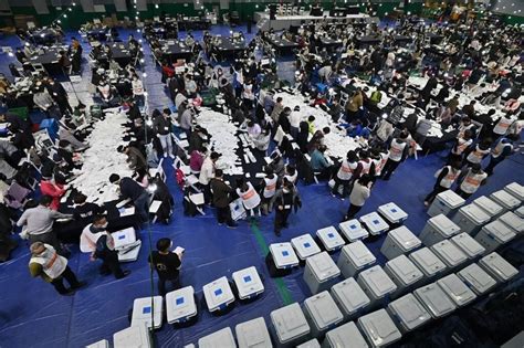 韩国国会选举投票率逾6成 执政共同民主党料取五分三议席__凤凰网