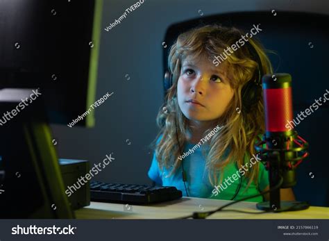 Child Playing Computer Games 的图像结果