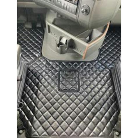 Volvo 740 760 4-Piece Vinyl Floor Mat Set - Raney's Truck Parts
