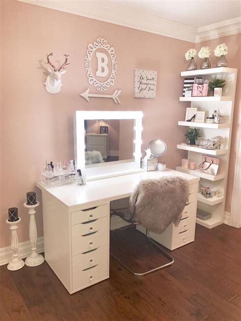 bedroom vanity decor