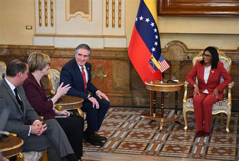 Secretario de Interior de EE UU destaca minerales de Venezuela y habla ...