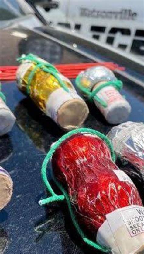 Music with Exploding Firework Sounds 的图像结果