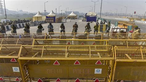 farmers protest Ghazipur border closed internet service suspended ...