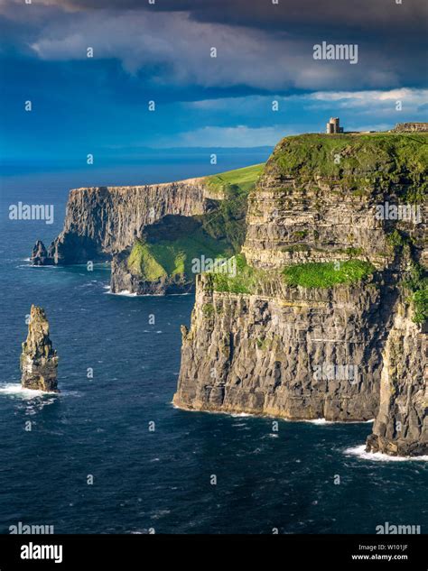 Cliffs of moher county clare hi-res stock photography and images - Alamy