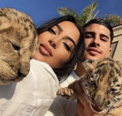 Pin by SIY. on [ friends ] | Couple photography, Cute couple pictures ...