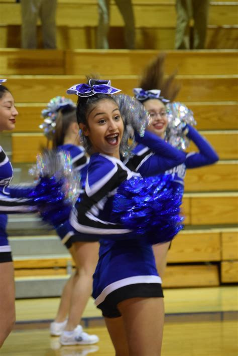 Cheerleader In Spanish