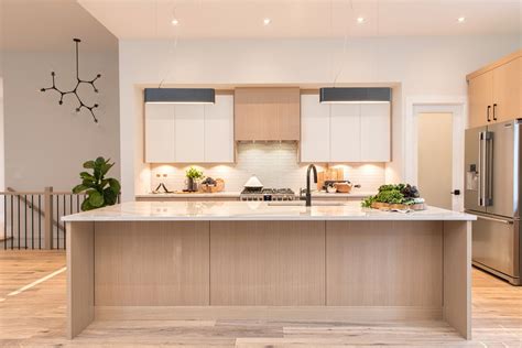 Blonde Oak Engineered Veneer with Painted White Uppers | Modern kitchen ...