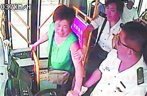 公交司机成高危行业 青岛每年30余人遭打(图) - 青岛新闻网