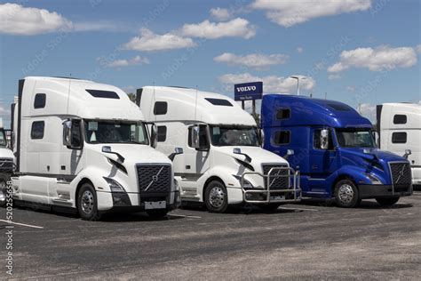 Volvo Big-Rig Trucks 的图像结果