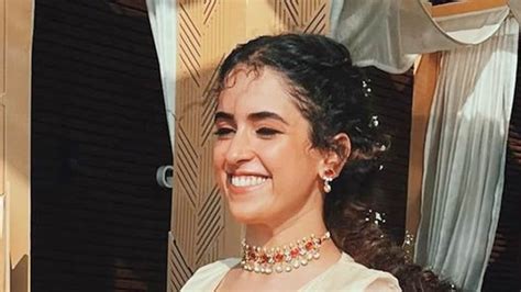 सान्या मल्होत्रा ने अपनी स्वीट क्रेविंग को खत्म करने के लिए खाई ये ...