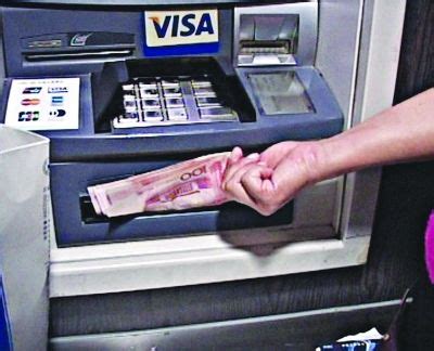 网友称ATM机取出假钞遭银行否认_新闻中心_新浪网