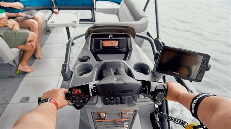 How to use the Switch pontoon boat helm - Sea-Doo