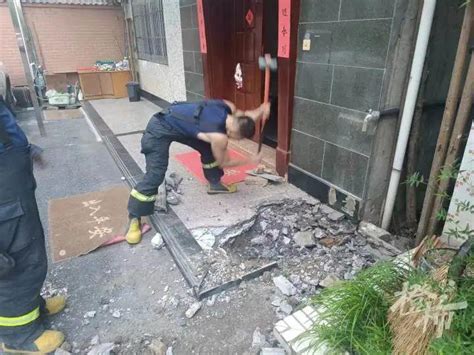 杭州一居民家门口地面竟80℃ 消防员挖俩小时发现... -6parknews.com