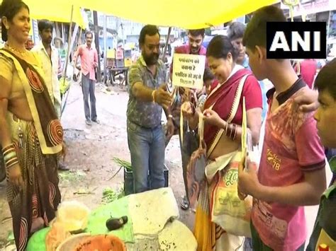 Raipur family distributes free cloth bags to discourage use of plastic