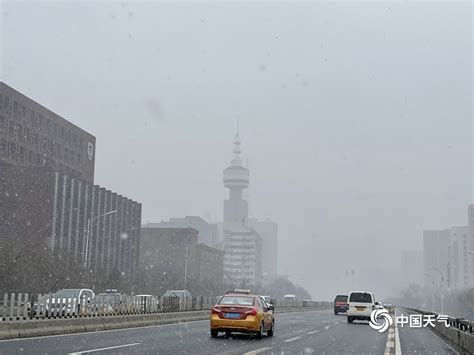 北京降雪预计中午前后结束，目前最大积雪为7厘米，此次为湿雪 | 北晚新视觉