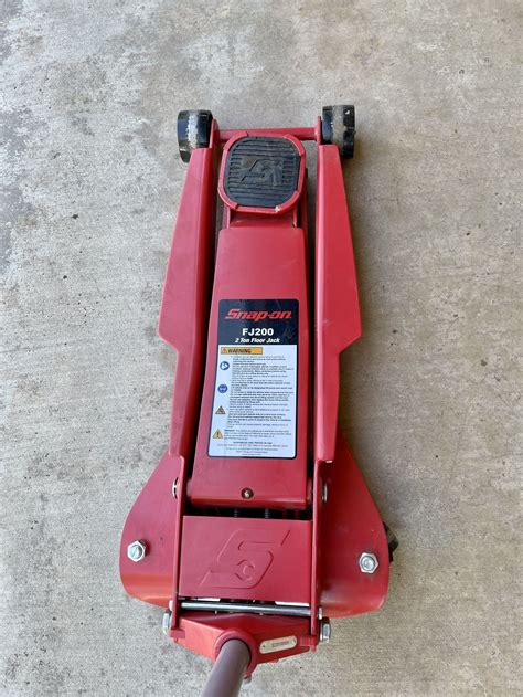 SNAP ON FLOOR JACK for Sale in Moreno Valley, CA - OfferUp