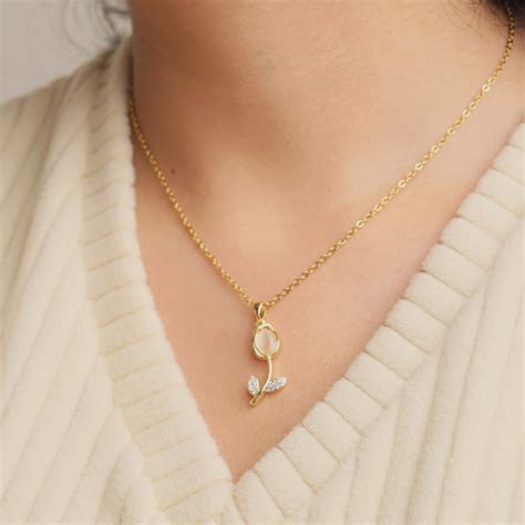 18k Gold Plated Rose Pendant Necklace – Laviscart