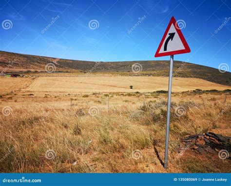 Sharp Left Turn Sign 的图像结果