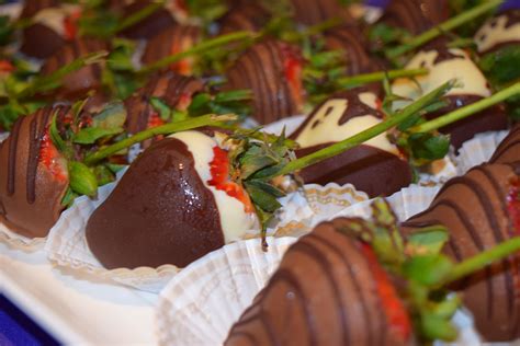 Dining at Sunset - Sunset Country Club - St. Louis, MO