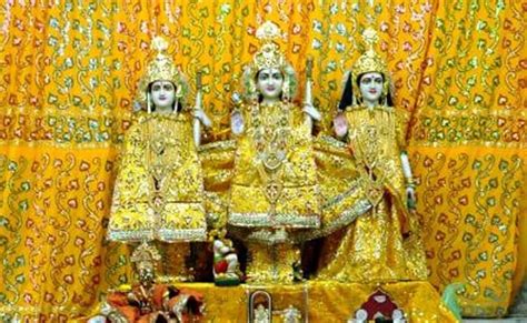 आपके भी पूजा घर में है राम परिवार की फोटो या मूर्ति, तो जानें इसका क्या ...