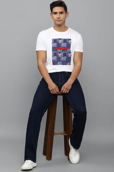 Buy Men Navy Dark Bootcut Fit Jeans Online - 794964 | Louis Philippe