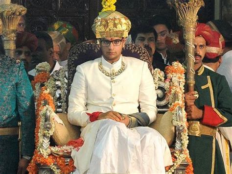 Yaduveer Wadiyar Crowned 'Maharaja' of Mysore [PHOTOS] - IBTimes India