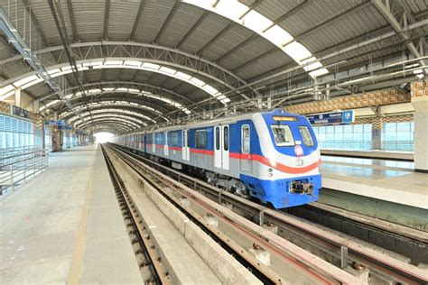 Kavi Subhas platform will be renovated, metro service stopped