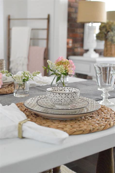 Simple Dinner Table Setting Ideas