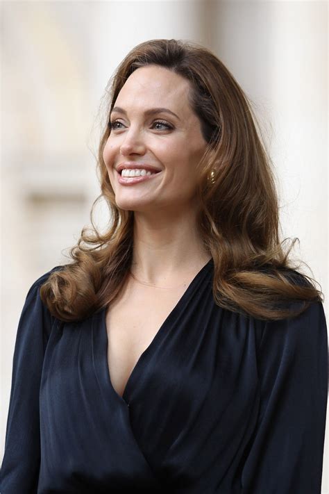 Angelina Jolie Heroine Photos